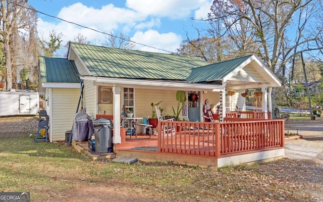 exterior space with a front lawn and a porch