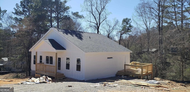 41 Walnut Trl, Cartersville, GA 30121 - view of front facade featuring roof with shingles and a deck
