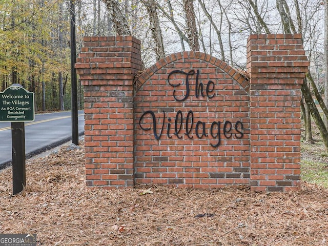 view of community / neighborhood sign