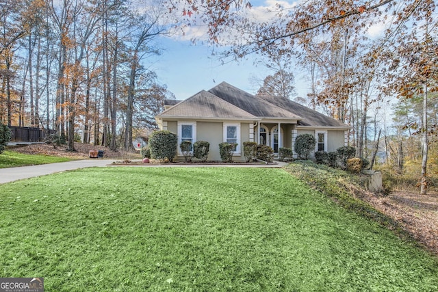 ranch-style home with a front yard