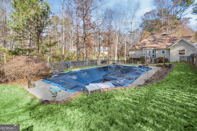 view of pool featuring a lawn