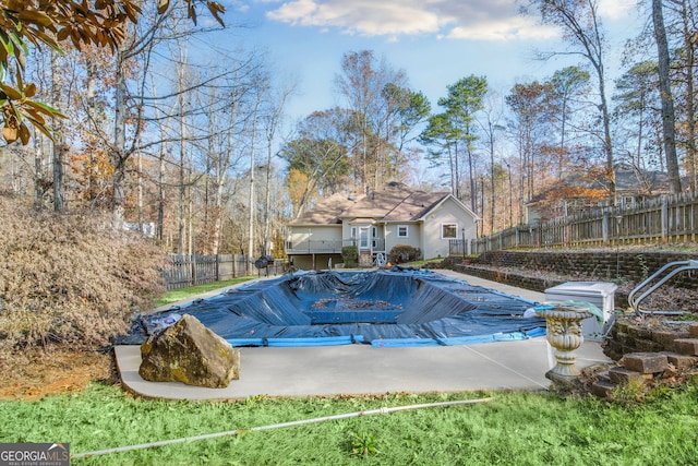 view of swimming pool