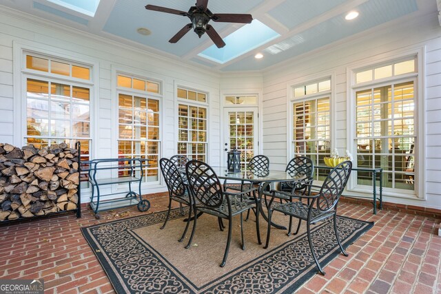 sunroom with ceiling fan