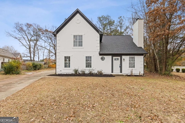 view of front property featuring a front yard