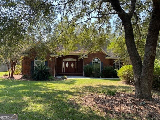 view of front of property with a front yard