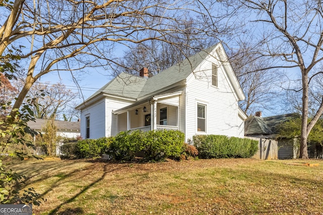 view of front facade with a porch and a front yard