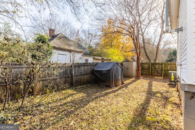 view of yard with a shed and central AC unit