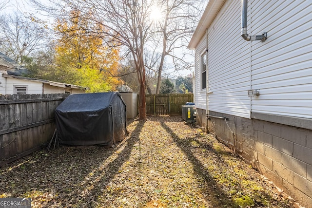 view of yard featuring cooling unit