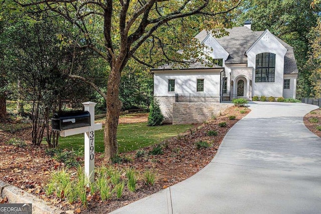 view of front of property with a front yard