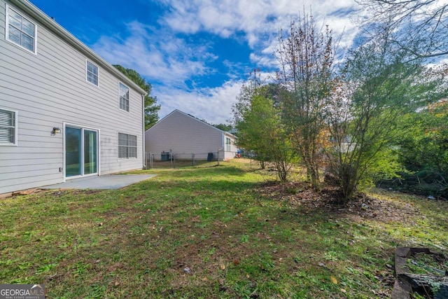 view of yard with a patio