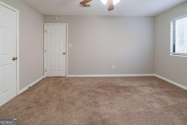 unfurnished room with carpet flooring and ceiling fan