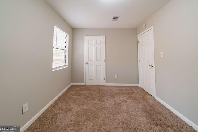 spare room featuring carpet floors