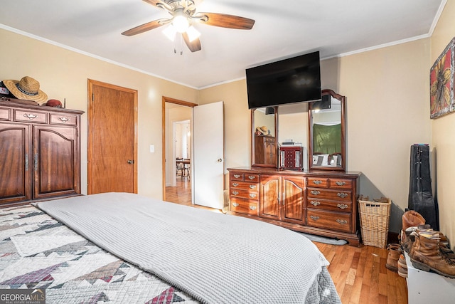 bedroom featuring light wood-type flooring, ceiling fan, and crown molding