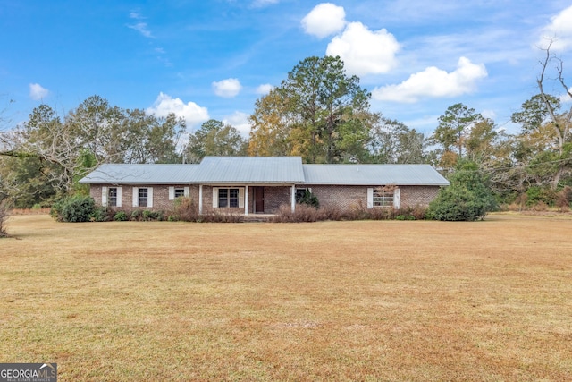 ranch-style house featuring a front lawn