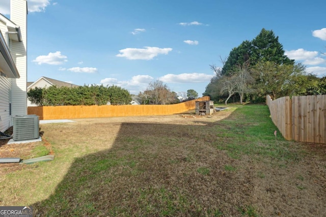 view of yard featuring cooling unit