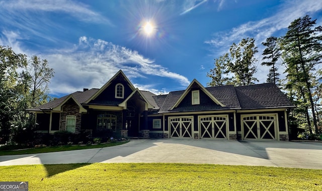 craftsman-style house featuring a garage and a front lawn