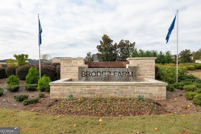 view of community / neighborhood sign