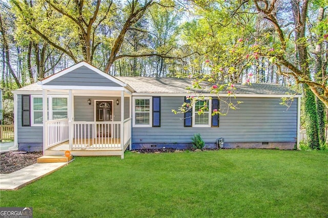 view of front of house featuring a front lawn