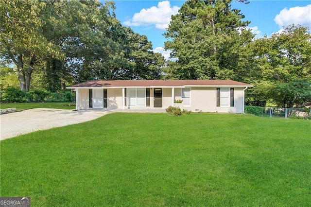 single story home featuring a front lawn and a porch