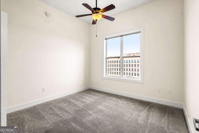 carpeted empty room featuring ceiling fan