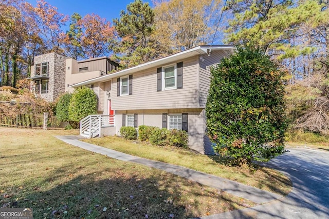 view of front of home with a front lawn