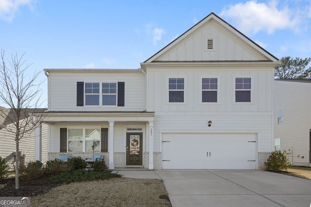 view of front facade featuring a garage