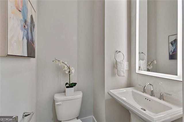 bathroom featuring toilet and sink