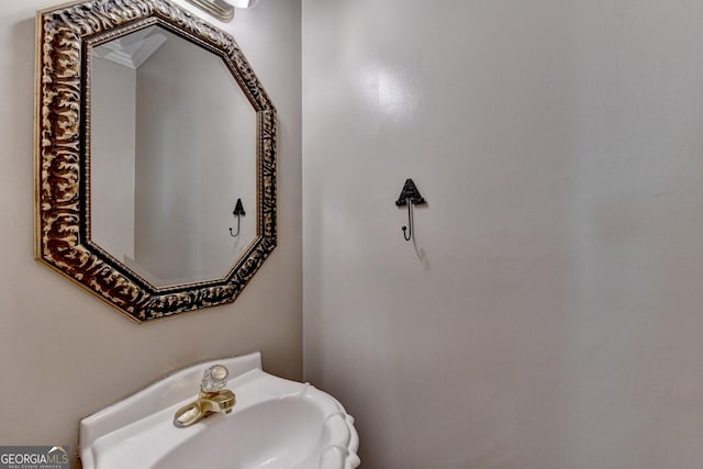 bathroom featuring sink