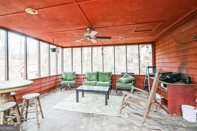 sunroom / solarium with ceiling fan