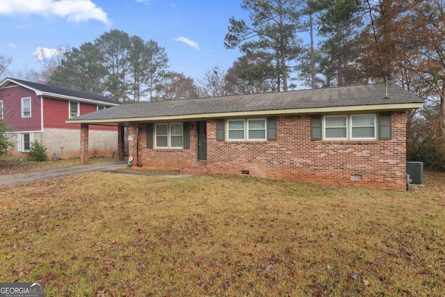 view of front of property featuring a front lawn