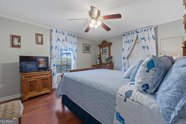 bedroom featuring hardwood / wood-style floors, ceiling fan, crown molding, and a textured ceiling