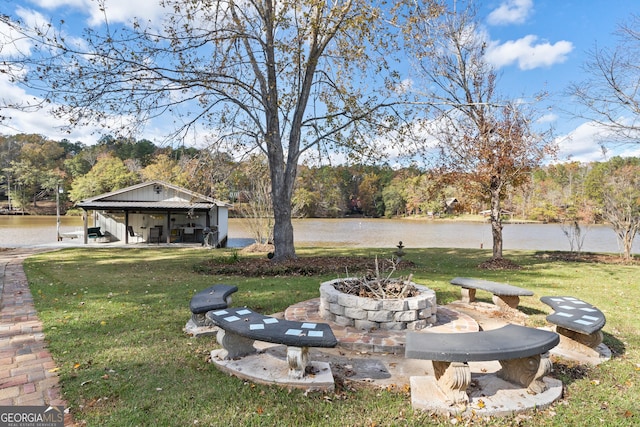 view of yard featuring a water view