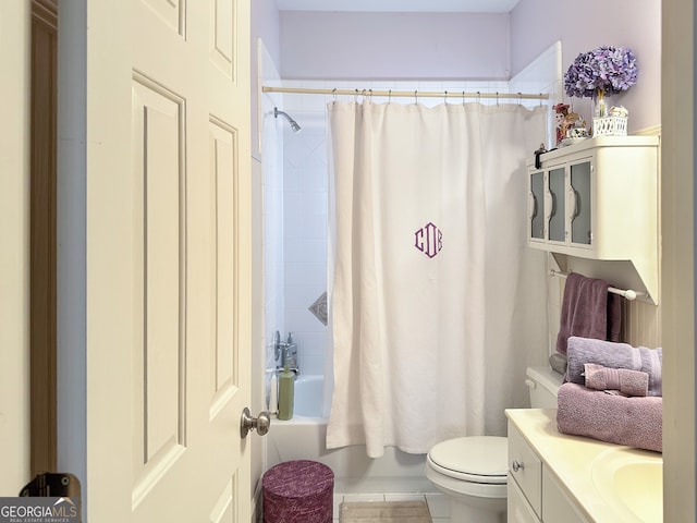 full bathroom featuring shower / bath combo with shower curtain, toilet, and vanity