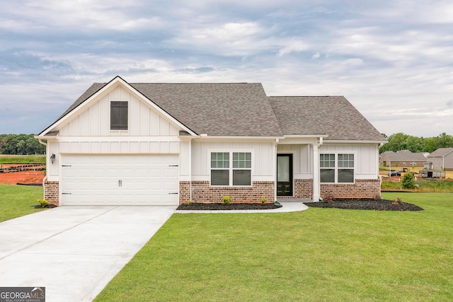 view of front of home featuring a front yard and a garage