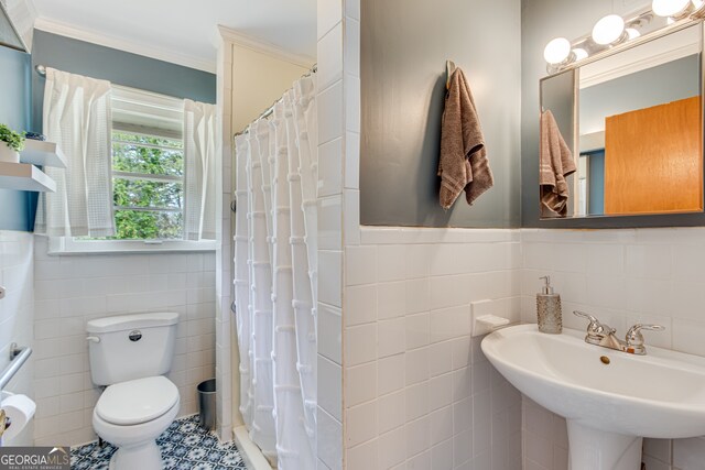 bathroom with sink, a shower with curtain, crown molding, toilet, and tile walls