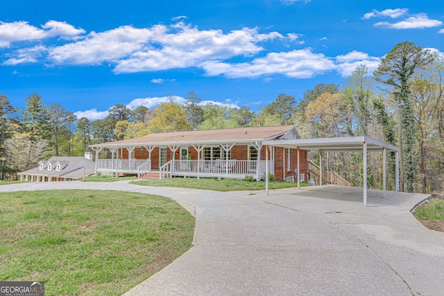 view of front of property featuring a carport, covered porch, and a front lawn