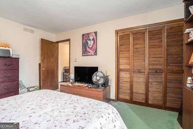 bedroom featuring carpet floors and a closet