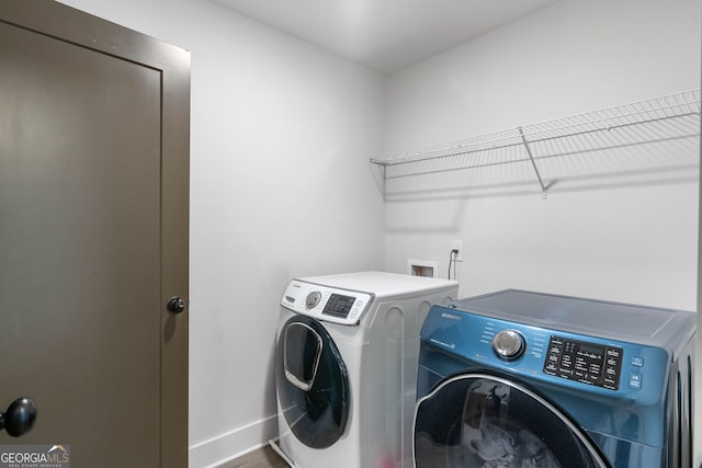 washroom featuring washing machine and clothes dryer