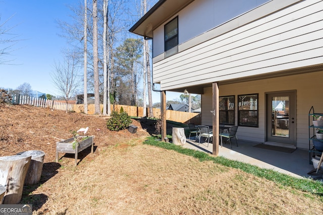 view of yard featuring a patio area