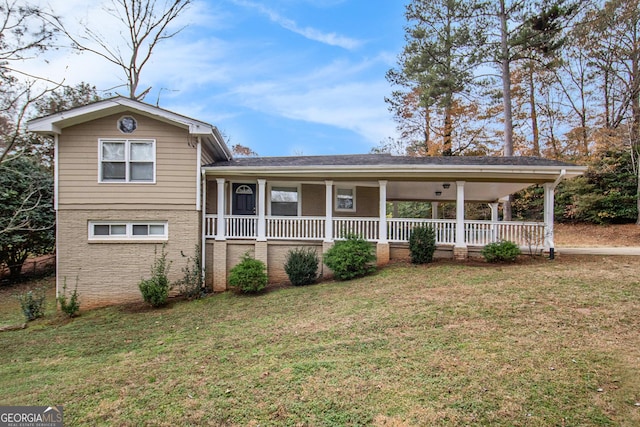 view of front of property featuring covered porch and a front lawn