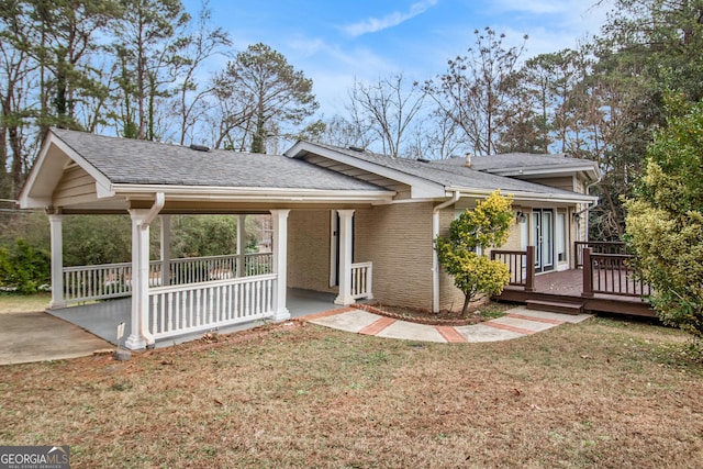 view of front of home with a porch and a front lawn