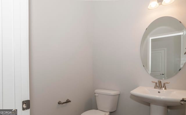 bathroom featuring toilet and sink