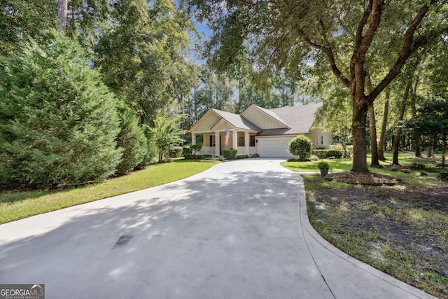 view of front of house featuring a garage and a front yard