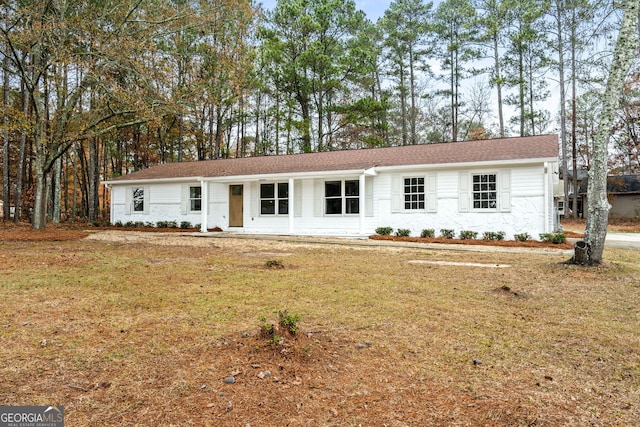 ranch-style house with a front yard