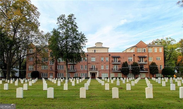 view of community featuring a yard