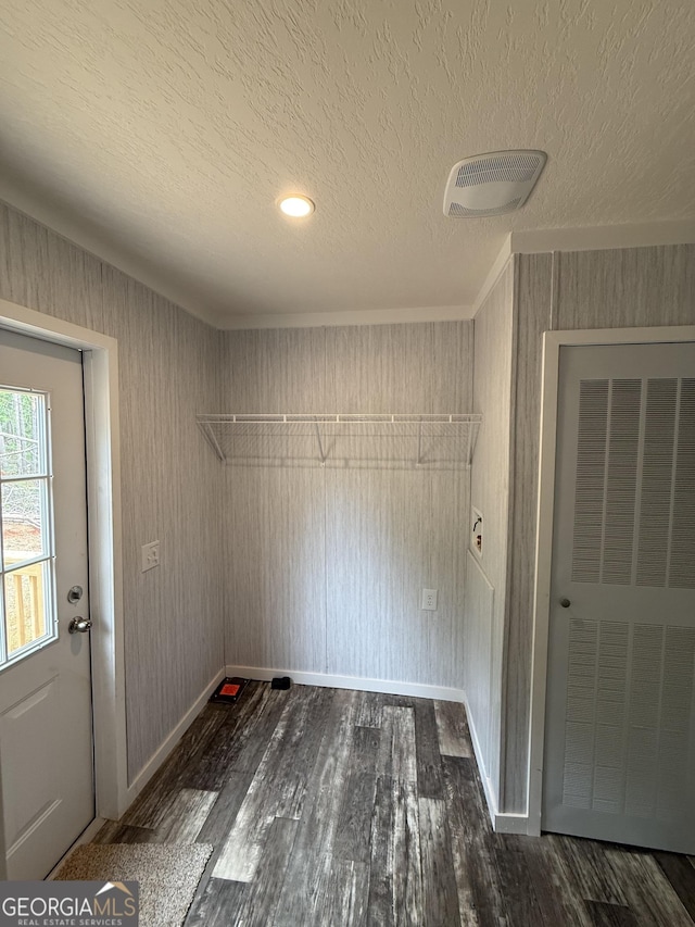 132 Wauka Mountain Rd, Clermont, GA 30527 - laundry area featuring wood finished floors, a textured ceiling, and baseboards