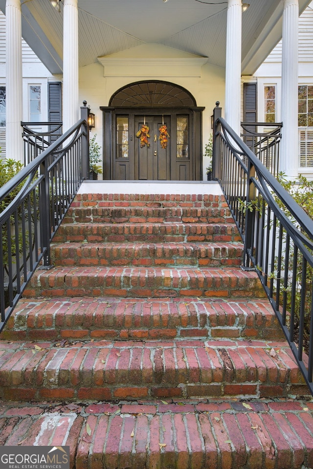 property entrance featuring covered porch