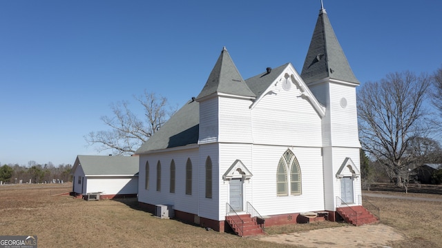 view of side of home