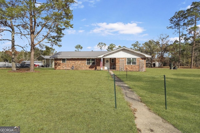 ranch-style home featuring a front lawn and brick siding