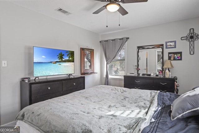 bedroom with ceiling fan